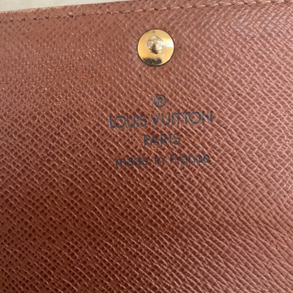 Sold Beautiful Louis Vuitton Monogram Sarah Wallet - Picture 10 of 12